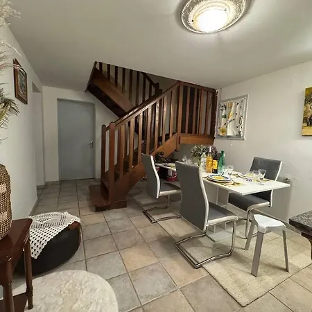 1 A 4 Personnes, Piscine, Jacuzzi, Sauna, Fitness, Parking Guest house