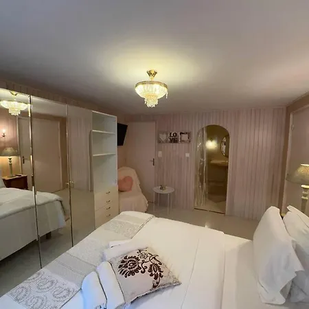 1 A 4 Personnes, Piscine, Jacuzzi, Sauna, Fitness, Parking * Sarlat-la-Caneda