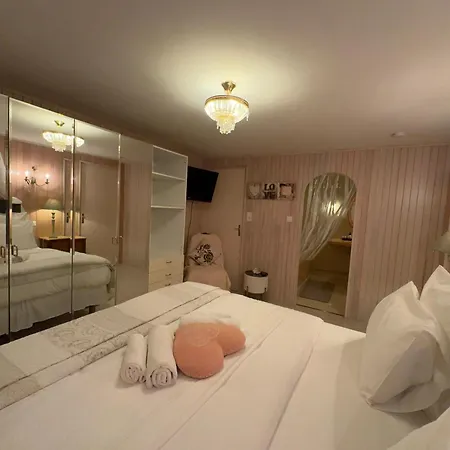 1 A 4 Personnes, Piscine, Jacuzzi, Sauna, Fitness, Parking * Sarlat-la-Caneda