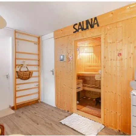 1 A 4 Personnes Rez De Jardin De La Piscine Jacuzzi Sauna Fitness A Partager