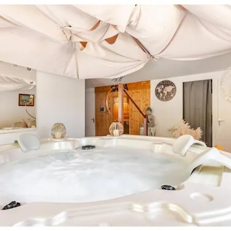 Guest house 1 A 4 Personnes, Piscine, Jacuzzi, Sauna, Fitness, Parking