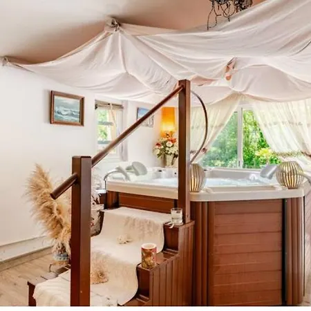 1 A 4 Personnes, Piscine, Jacuzzi, Sauna, Fitness, Parking * Sarlat-la-Caneda