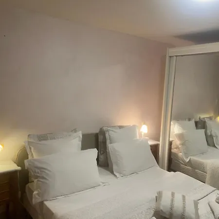 6 Hotes Au Rez De Jardin De La Jacuzzi Et Sauna En Option