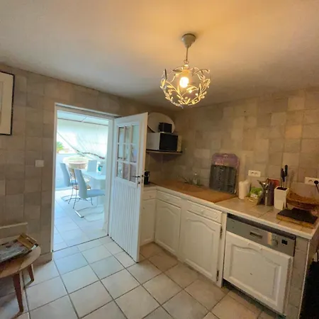 Guest house Gite 6 Hotes Au Rez De Jardin De La Villa Jacuzzi Et Sauna En Option