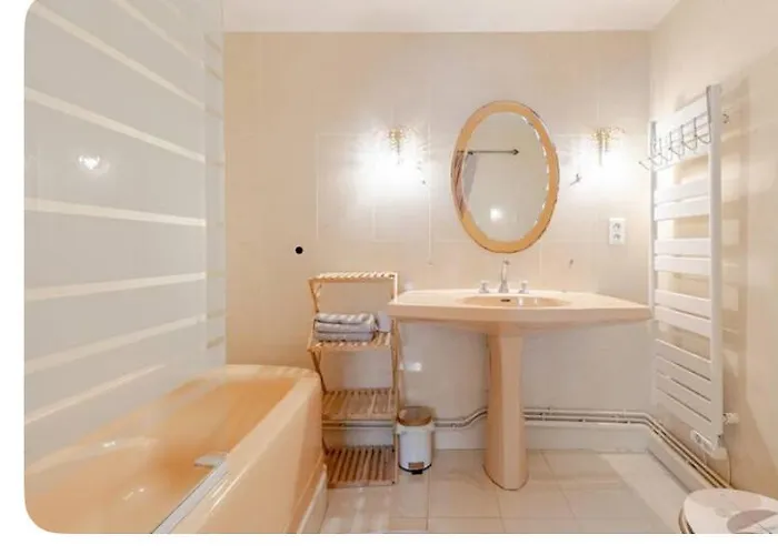 6 Hotes Au Rez De Jardin De La Jacuzzi Et Sauna En Option